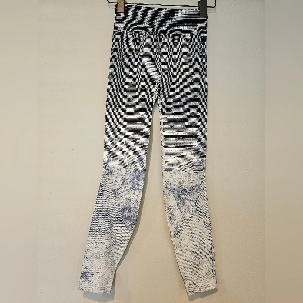 Lululemon Size 4 Ebb To Train Tight Luna Blue Black White Wash Cropped Leggings - Picture 5 of 12